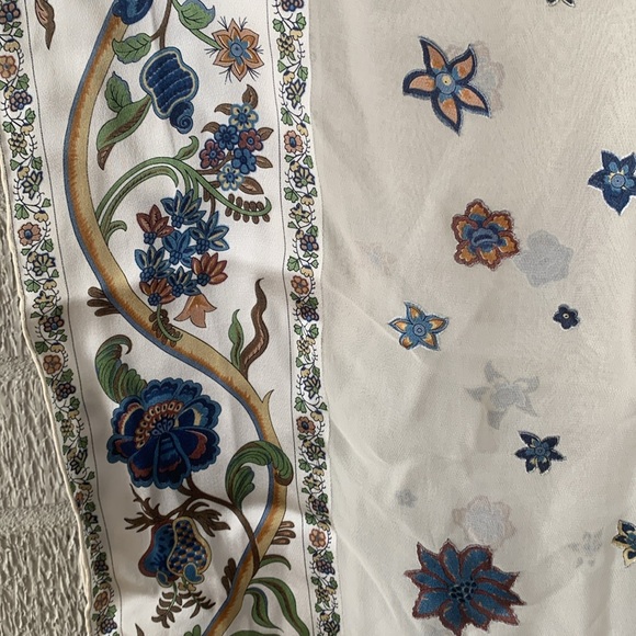 Liberty Stunning Floral Scarf Silk Blend Burnout Rectangle White Blue Tan EUC - Picture 9 of 9